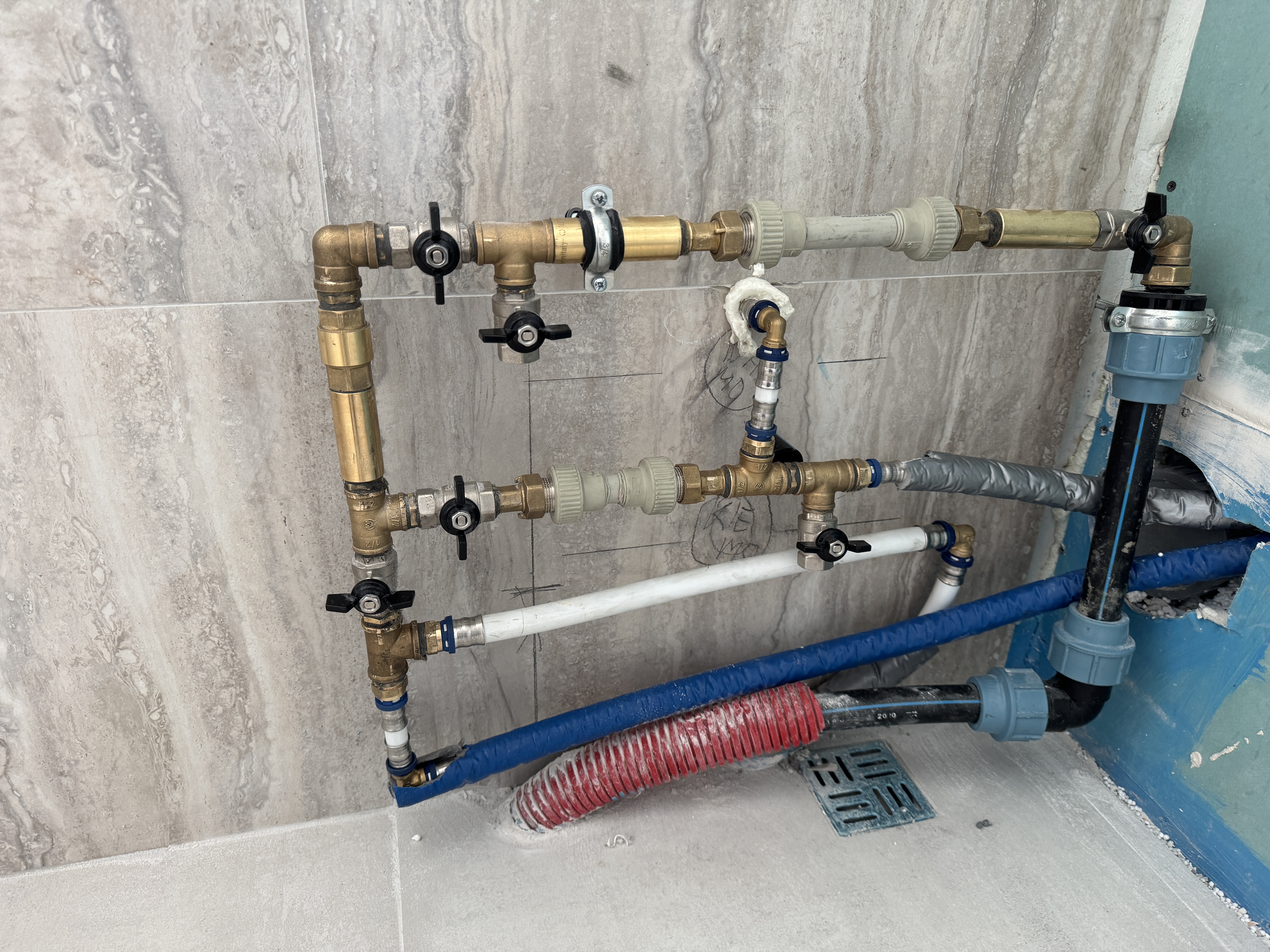 Santechnikos vamzdynų montavimas